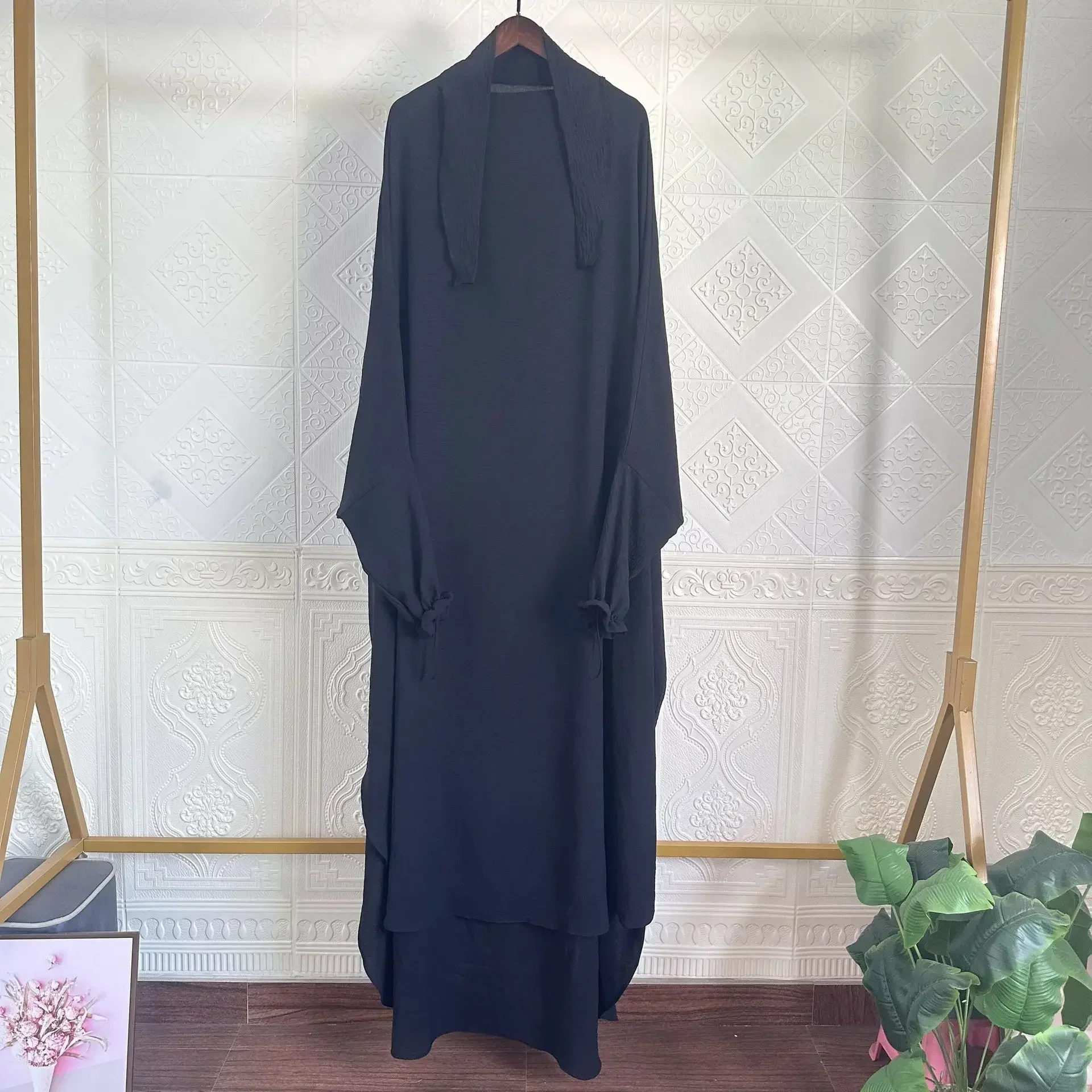 04 Black